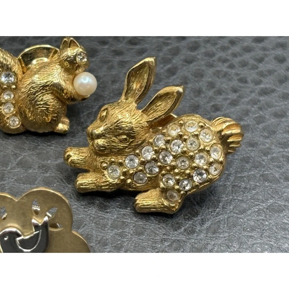 Vintage Lot Of 4 Rhinestone Lapel Pin Lot Cherub Squirrel Rabbit Bird Gold Tone